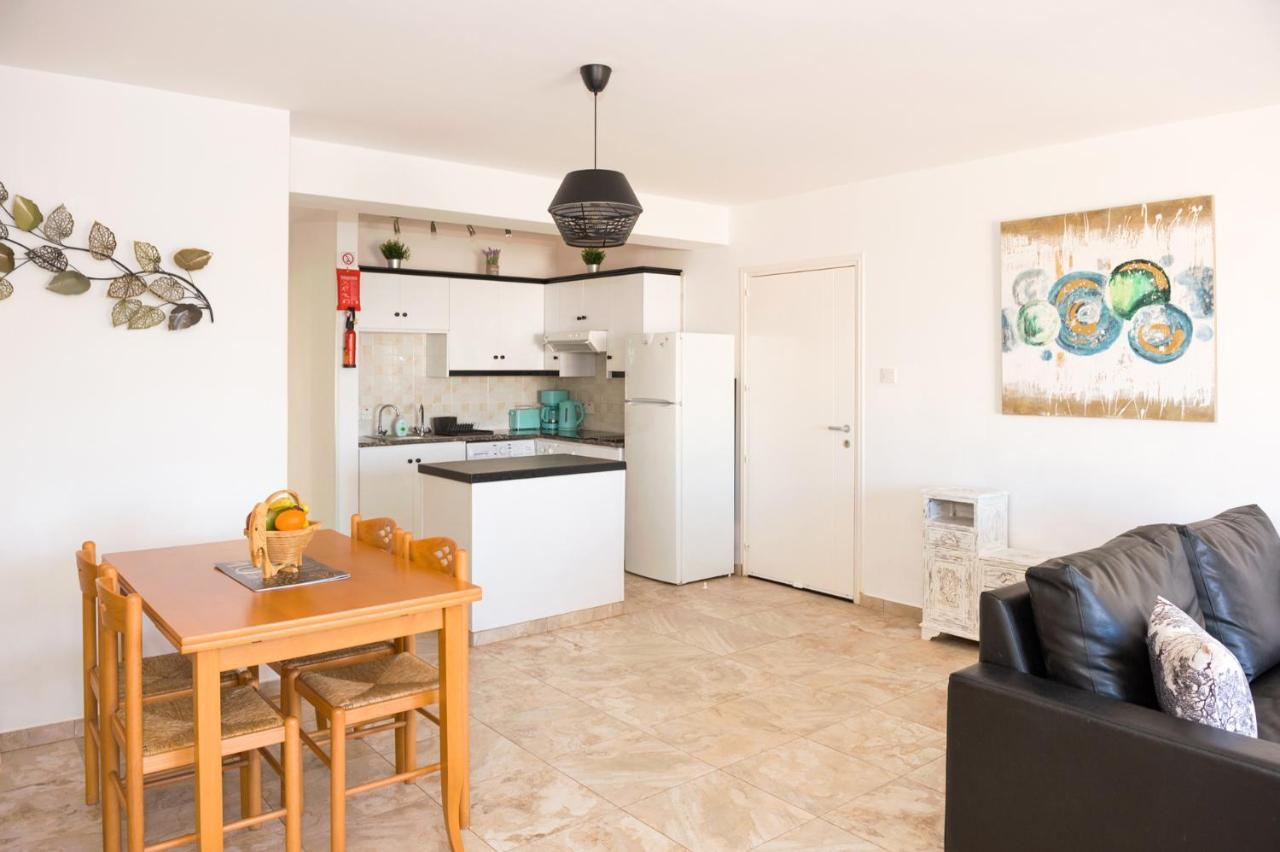 Sofia Apartment 700M Away From The Beach Paralimni Exterior foto