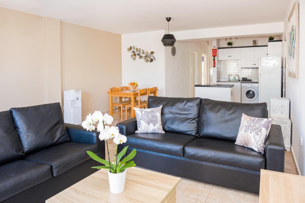 Sofia Apartment 700M Away From The Beach Paralimni Exterior foto
