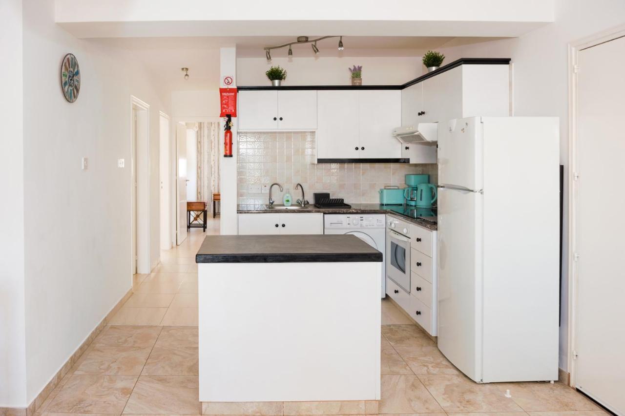 Sofia Apartment 700M Away From The Beach Paralimni Exterior foto