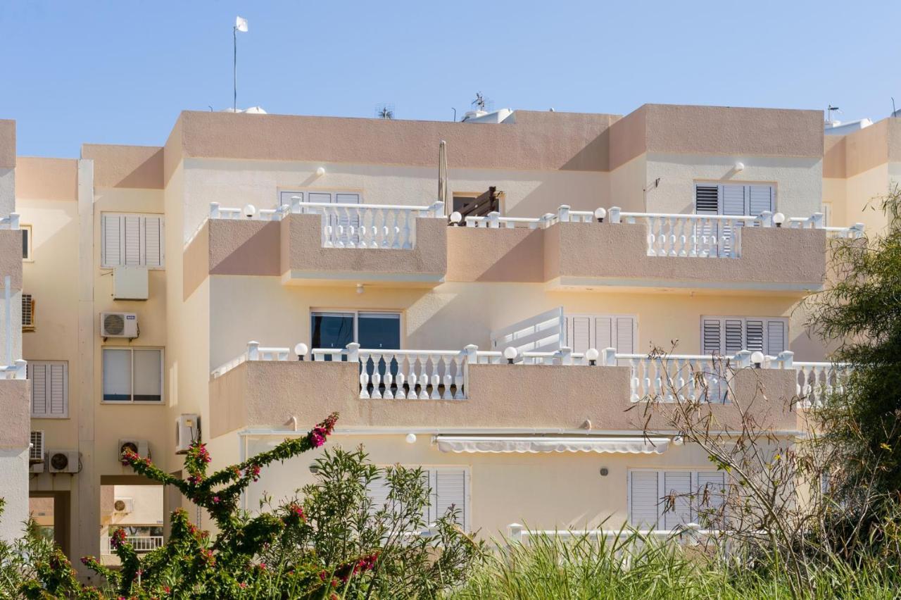 Sofia Apartment 700M Away From The Beach Paralimni Exterior foto
